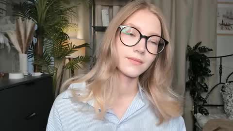 Natalie online show from October 18, 6:17 am