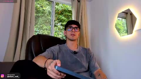 etham_wolf1 online show from July 10, 6:45 pm