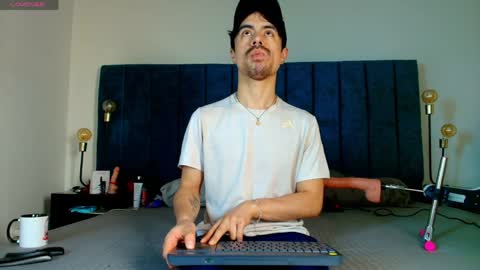 ethan  online show from April 6, 3:37 am