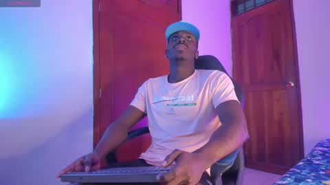 ethan travis online show from October 19, 2:49 am