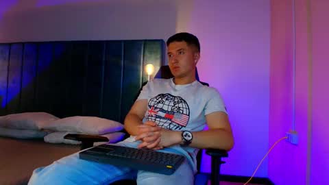 Snapshot of ethanconnor_ chatting on October 26, 2:34 am ethanconnor_ online show from October 26, 2:34 am