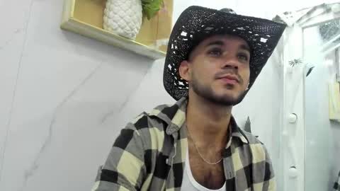 Snapshot of ethangrey_ chatting on October 22, 11:34 am Ethan Grey online show from October 22, 11:34 am