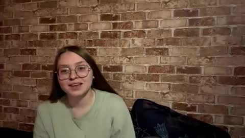 Snapshot of ethelynvainio chatting on October 2, 5:23 pm Lily online show from October 2, 5:23 pm