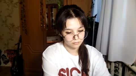 Lily 1st day online show from June 2, 3:25 pm
