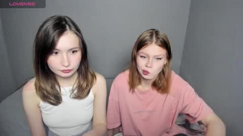 Veronica Tiia Lilith left to right online show from September 29, 11:26 pm