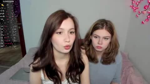 Veronica Tiia Lilith left to right online show from May 14, 7:56 pm