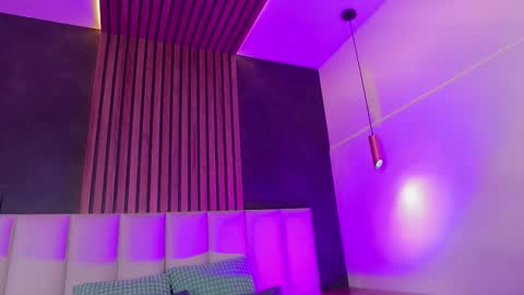 EVA DAEMON  online show from October 18, 1:15 pm