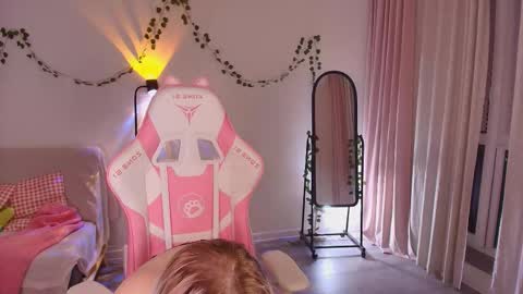 Eva Davis online show from December 22, 2:18 am