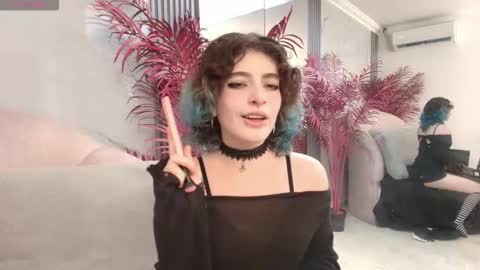 E V A online show from January 8, 8:14 pm