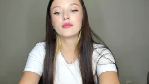 Snapshot of evaamillerr chatting on September 23, 10:42 am Eva online show from September 23, 10:42 am