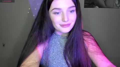 Snapshot of evaamillerr chatting on December 2, 10:07 pm Eva online show from December 2, 10:07 pm