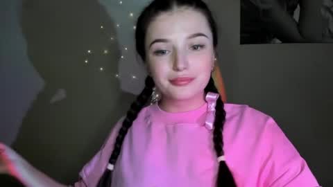 Snapshot of evaamillerr chatting on December 2, 12:56 am Eva online show from December 2, 12:56 am