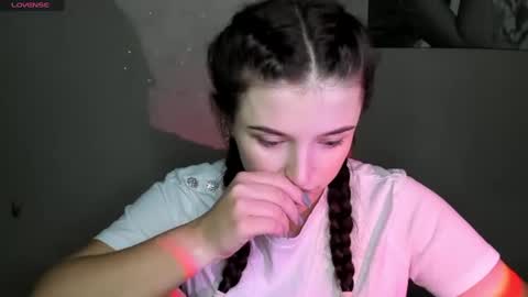 Snapshot of evaamillerr chatting on December 2, 8:25 am Eva online show from December 2, 8:25 am