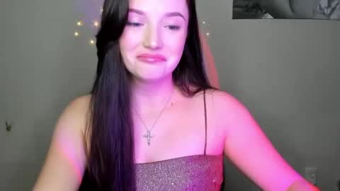 Snapshot of evaamillerr chatting on December 3, 9:28 pm Eva online show from December 3, 9:28 pm