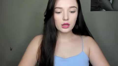 Snapshot of evaamillerr chatting on December 18, 10:02 pm Eva online show from December 18, 10:02 pm