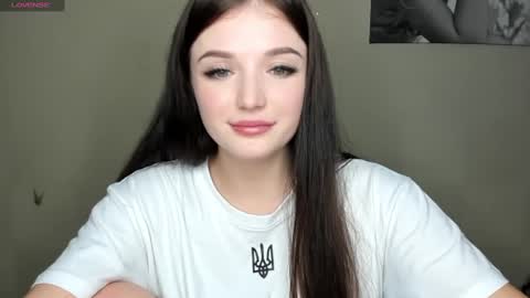 Snapshot of evaamillerr chatting on January 7, 9:35 pm Eva online show from January 7, 9:35 pm