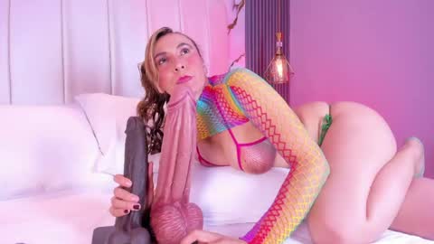 evamillins online show from June 4, 4:18 am