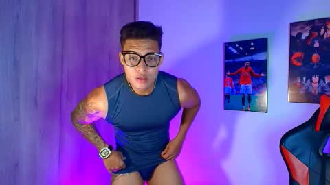 Snapshot of evan_greey chatting on September 17, 2:37 am EVAN GREY online show from September 17, 2:37 am