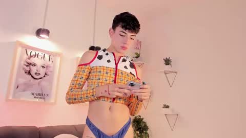 Snapshot of evan_voss chatting on October 7, 9:11 pm Evan voss help me get 200 likesindependent model online show from October 7, 9:11 pm