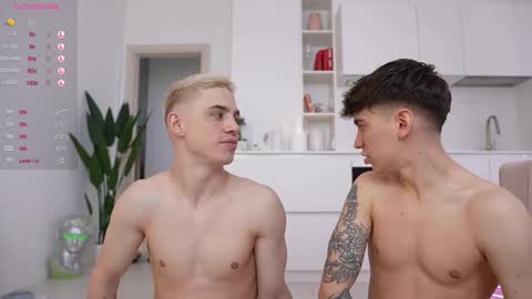 evan_white_ online show from February 12, 7:34 am