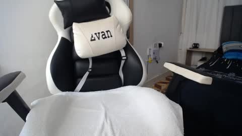 Snapshot of evans_king chatting on February 26, 12:49 pm Evan online show from February 26, 12:49 pm