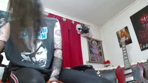 evans_xy online show from May 1, 11:21 pm