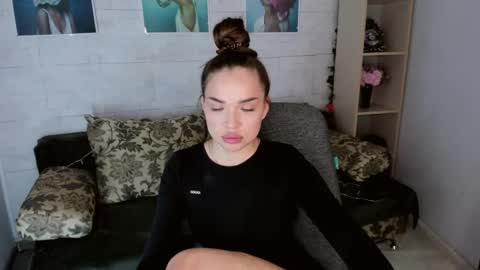 E V A  online show from December 25, 11:00 am