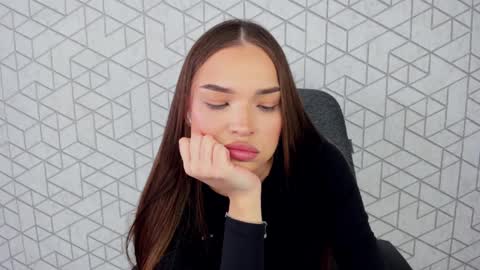 E V A  online show from February 13, 7:56 am