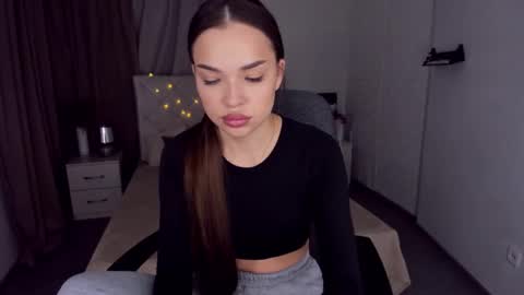 E V A  online show from January 24, 7:19 am