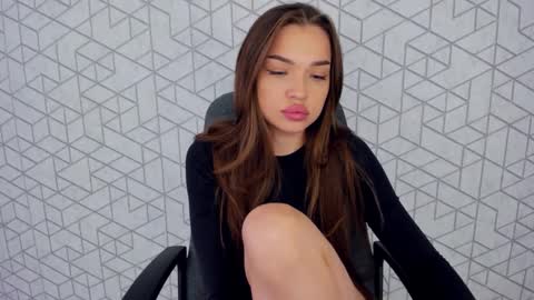 E V A  online show from February 5, 10:30 am