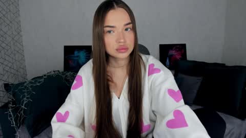 E V A  online show from March 4, 6:47 am