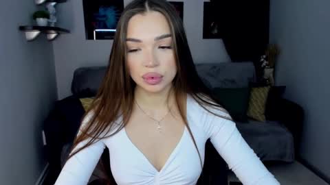 E V A  online show from December 12, 6:47 am