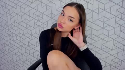 E V A  online show from February 5, 7:07 am