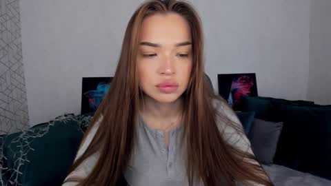 E V A  online show from March 5, 6:44 am