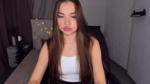 E V A  online show from January 11, 9:47 am