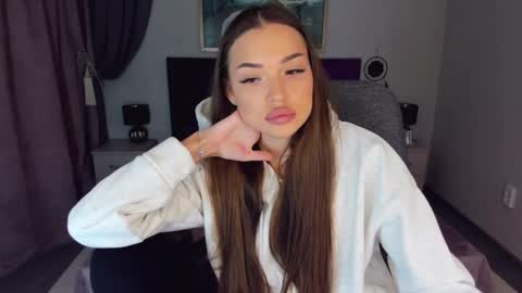 E V A  online show from December 27, 9:50 am