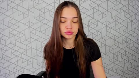 E V A  online show from February 18, 6:26 am