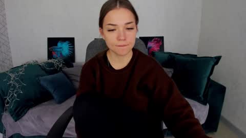 E V A  online show from March 10, 8:06 am