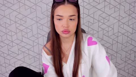 E V A  online show from February 9, 6:33 am