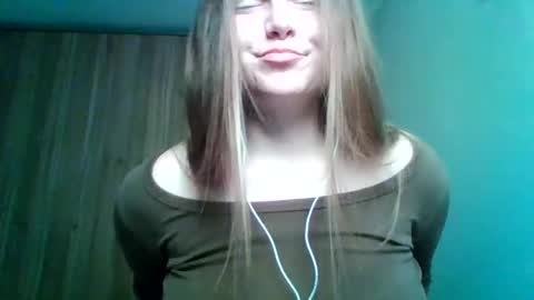 evasapples2026 online show from May 20, 8:37 pm