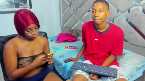 Eva And Emmanuel online show from November 27, 2:36 pm