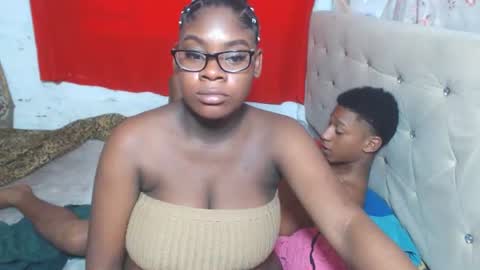 Eva And Emmanuel online show from July 18, 10:01 pm