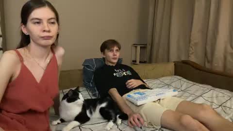 EveRobert online show from August 2, 7:59 pm