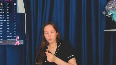 evegreenlee online show from May 24, 7:26 am