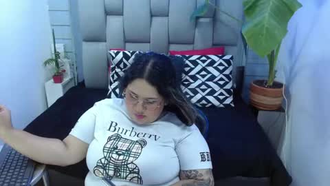 evelin zaens online show from May 6, 5:02 am