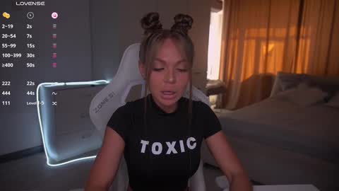 Snapshot of evelina_fox chatting on October 7, 10:33 am Evelina online show from October 7, 10:33 am