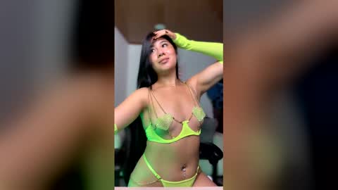 Evelyn online show from February 25, 1:04 pm