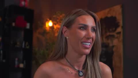 Evelyn online show from April 18, 7:58 pm