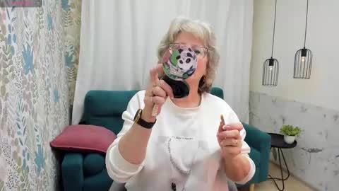 Evelyn online show from March 20, 5:12 am