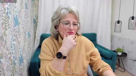 Evelyn online show from March 25, 5:03 am